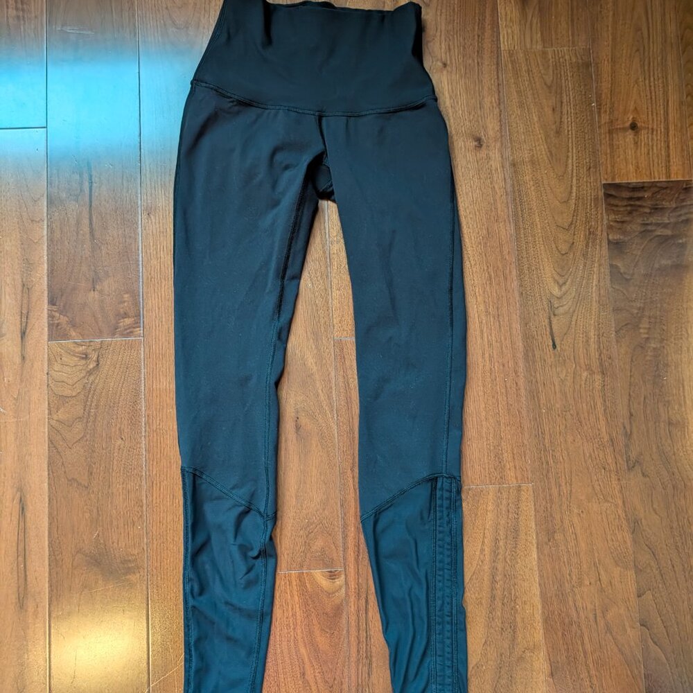 Lululemon full length legging size 6 mesh bottom with cinch string
